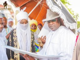 VISITE DU ROI DE KANO NIGERIA AU PRESIDENT BAYE CISS DURANT LES TRAVAUX DE CONSTRUCTION DE L'ESPLANADE DE MEDINA BAYE